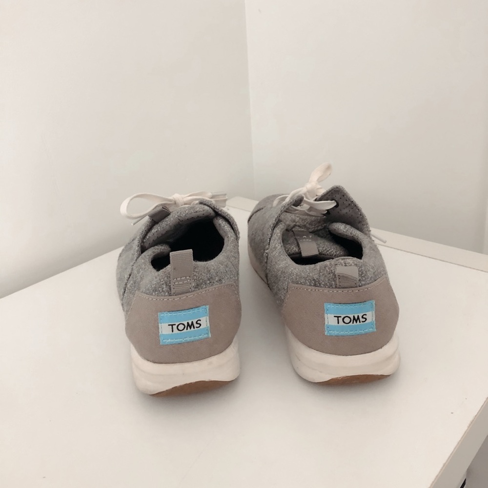Toms - Picture 2 of 3